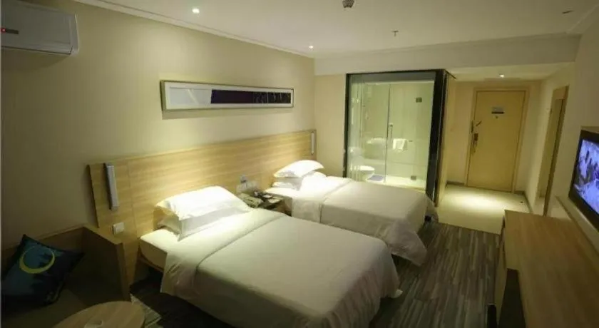 Bed in City Comfort Inn Guangzhou Zhongluotan Culture Square