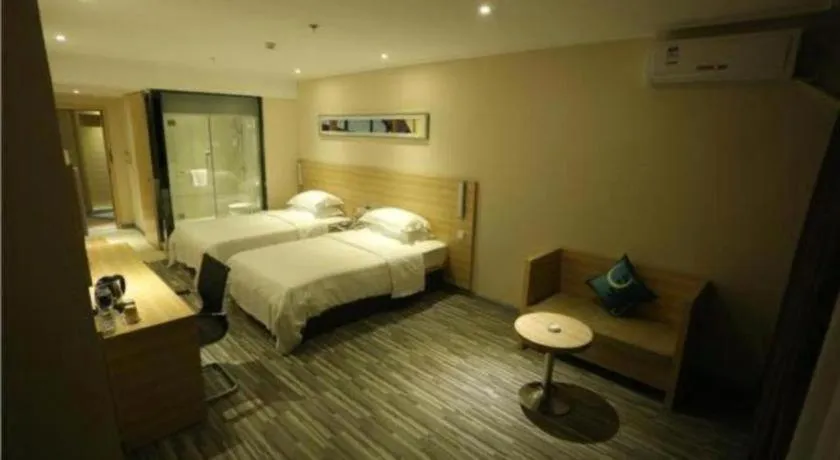 Bed in City Comfort Inn Guangzhou Zhongluotan Culture Square