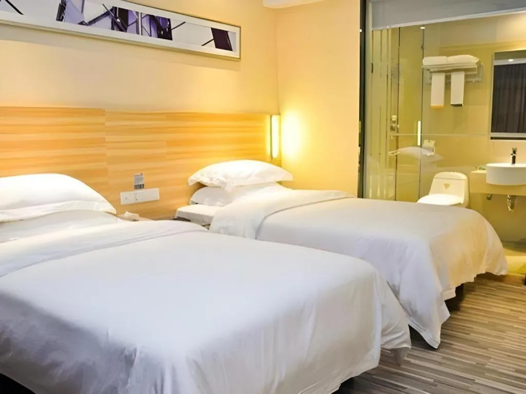 Bed in City Comfort Inn Guangzhou Zhongluotan Culture Square
