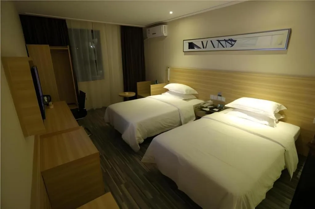 Bed in City Comfort Inn Guangzhou Zhongluotan Culture Square