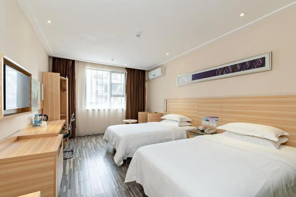 Bed in City Comfort Inn Guangzhou Zhongluotan Culture Square