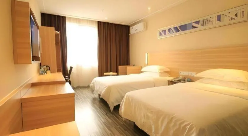 Bed in City Comfort Inn Guangzhou Zhongluotan Culture Square