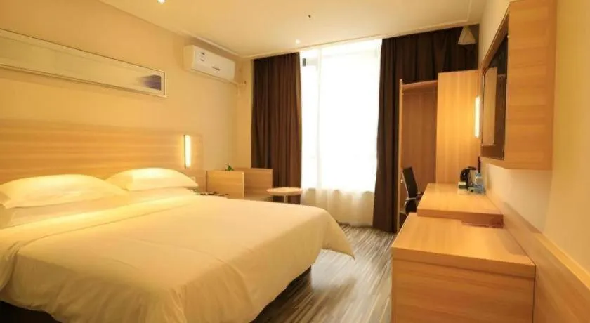 Bed in City Comfort Inn Guangzhou Zhongluotan Culture Square