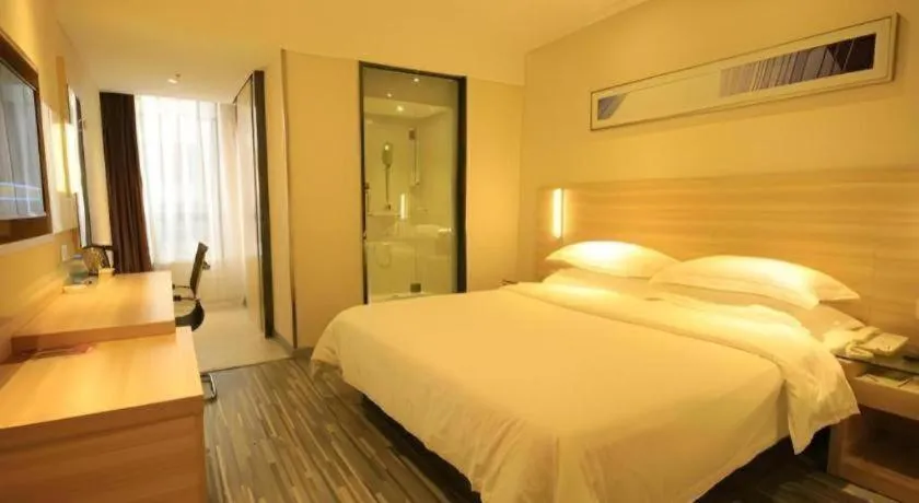 Bed in City Comfort Inn Guangzhou Zhongluotan Culture Square