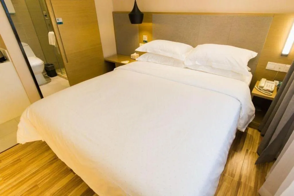 Bed in City Comfort Inn Wuhan Xudong Street Wangjiadun Metro Station
