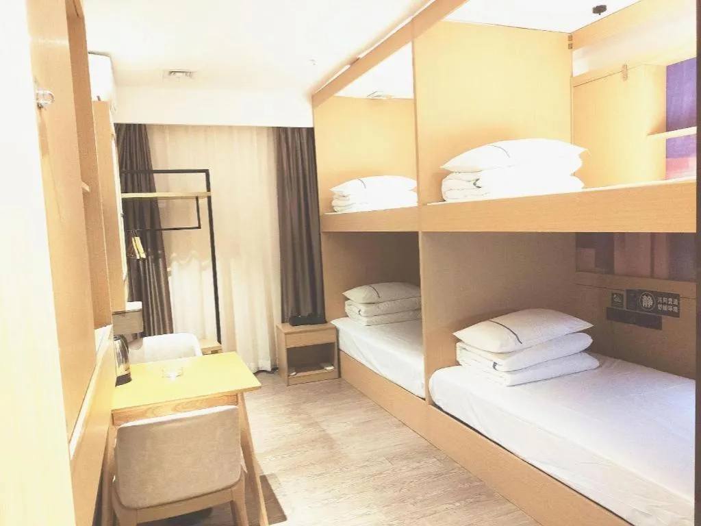 Bed in City Comfort Inn Guangzhou Shisanhang Shachong Metro Station