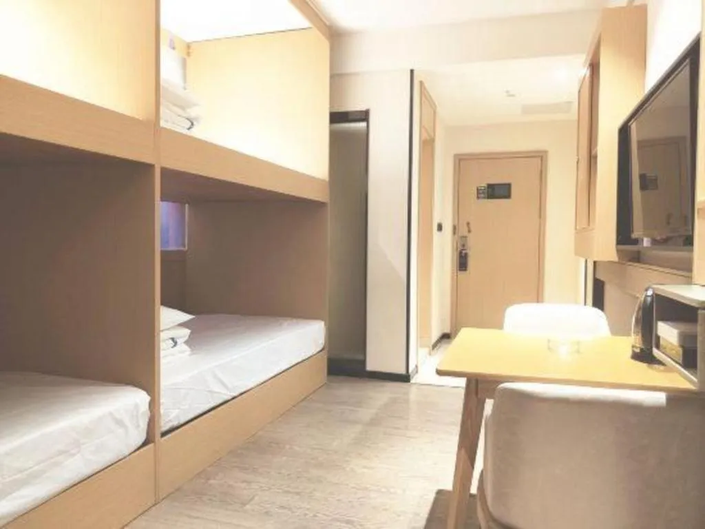 Bed in City Comfort Inn Guangzhou Shisanhang Shachong Metro Station