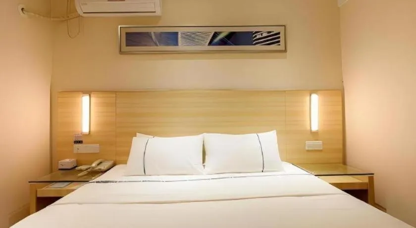 Bed in City Comfort Inn Wuhan Jiefang Avenue Xinrong Light Rail Station