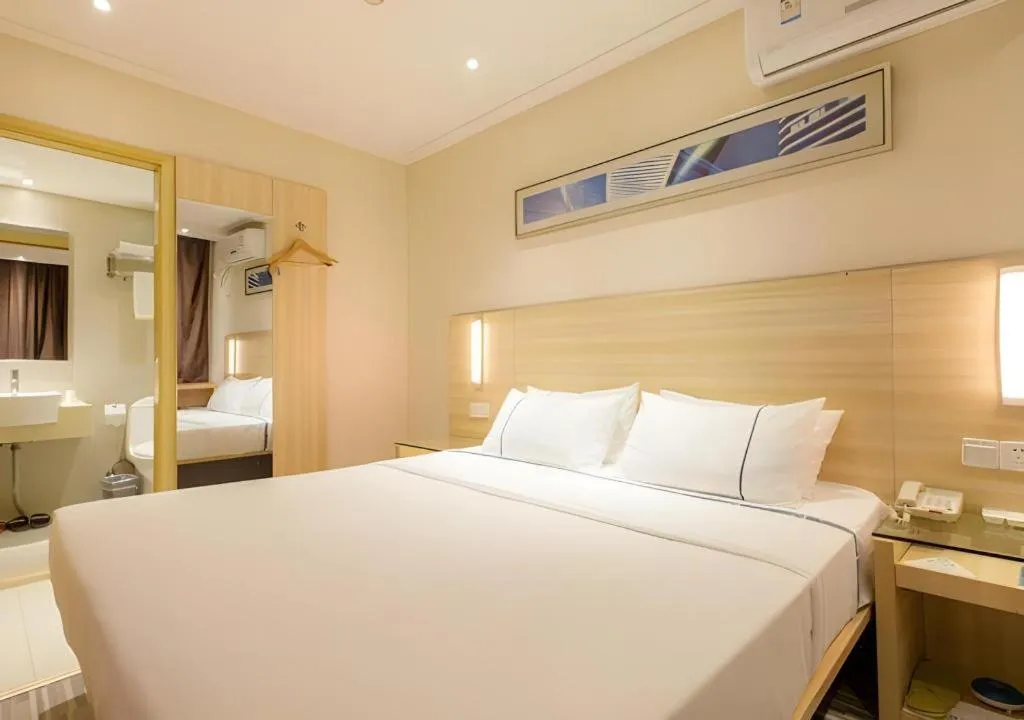 Bed in City Comfort Inn Wuhan Jiefang Avenue Xinrong Light Rail Station