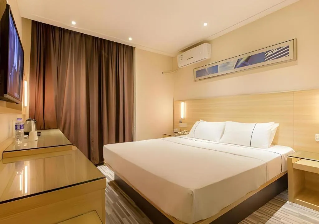 Bed in City Comfort Inn Wuhan Jiefang Avenue Xinrong Light Rail Station