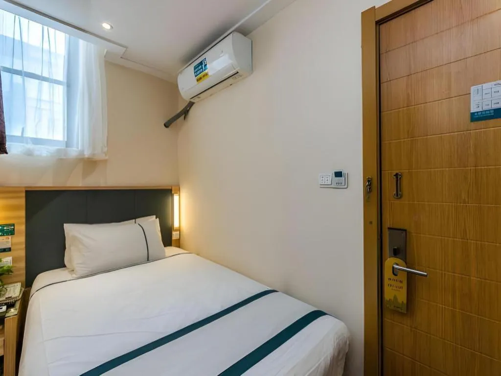 Bed in City Comfort Inn Zhengzhou Railway Station Erqi Square