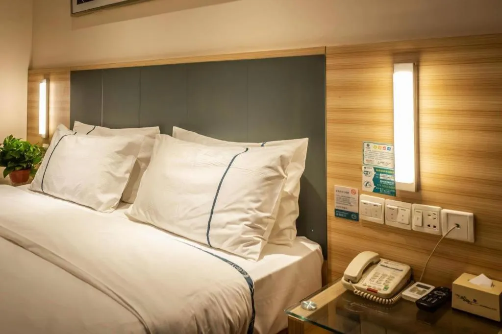 Bed in City Comfort Inn Zhengzhou Railway Station Erqi Square