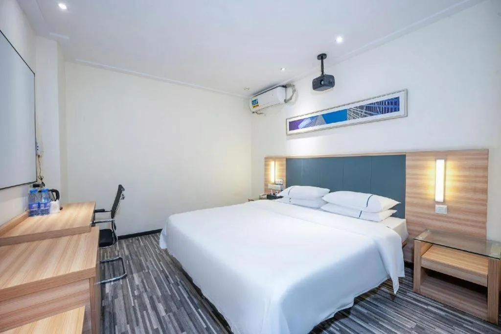 Bed in City Comfort Inn Zhengzhou Railway Station Erqi Square