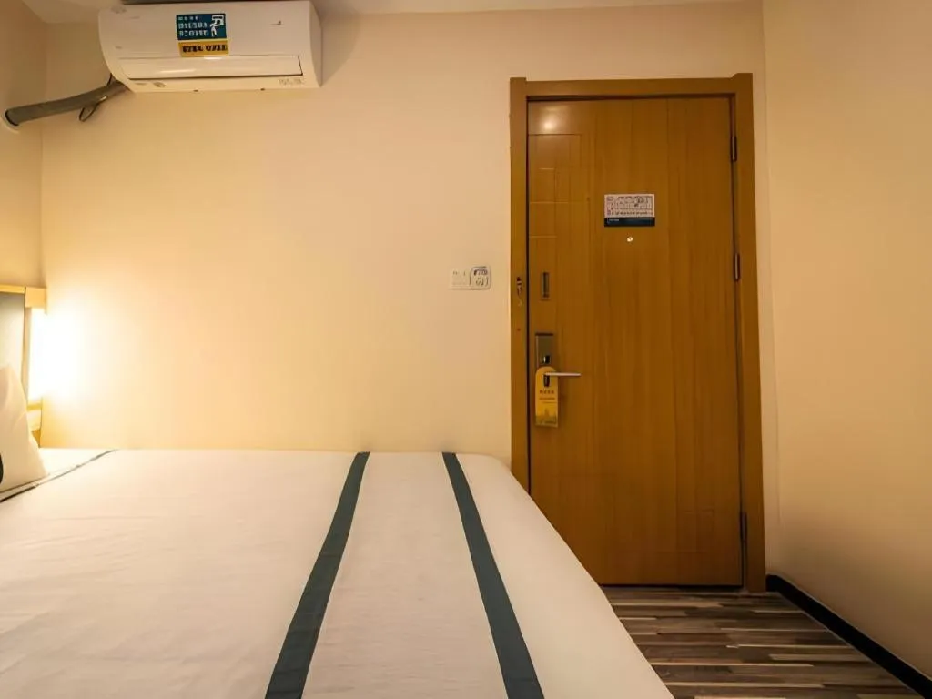 Bed in City Comfort Inn Zhengzhou Railway Station Erqi Square