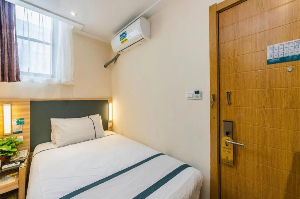 Bed in City Comfort Inn Zhengzhou Railway Station Erqi Square