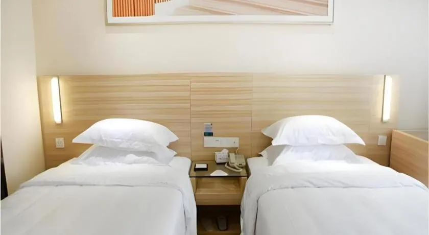 Bed in City Comfort Inn Wuhan Fengshu Er Road Baijin Mansion
