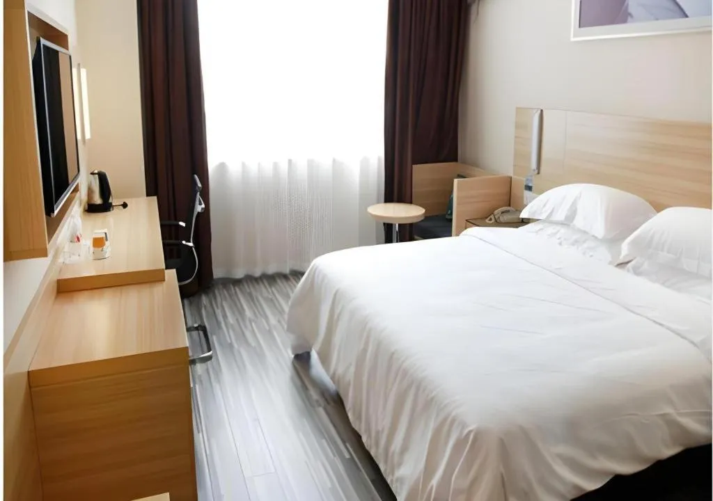 Bed in City Comfort Inn Wuhan Fengshu Er Road Baijin Mansion