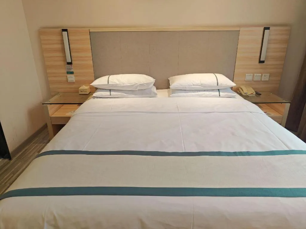 Bed in City Comfort Inn Zhongshan Nanqu Subdistrict Yong'an Square