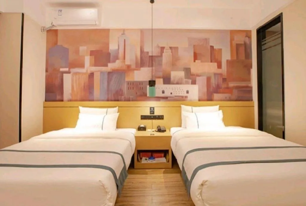 Bed in City Comfort Inn Haikou Zhongjie Road Walking Street