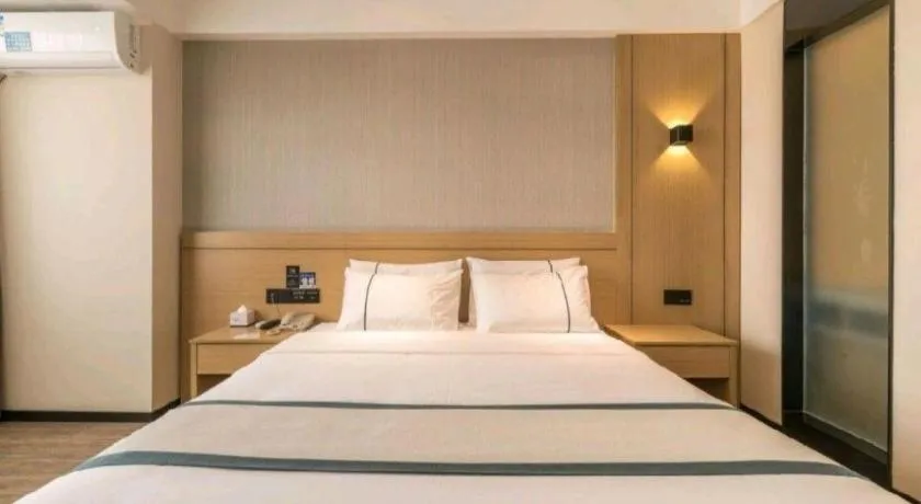 Bed in City Comfort Inn Haikou Zhongjie Road Walking Street