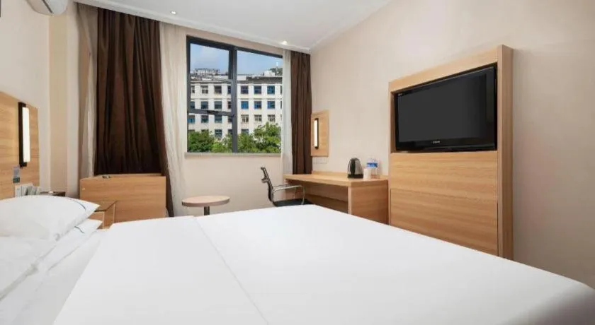 Bed in City Comfort Inn Wuhan Huanghe Tower Shouyi Metro Station