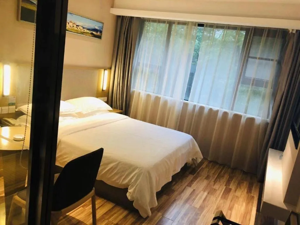 Bed in City Comfort Inn Wuhan Central China Normal University Dahuquan Metro Station