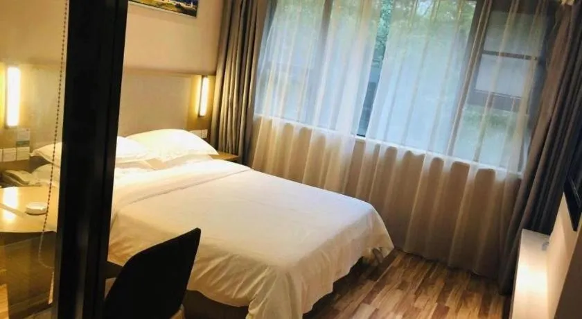 Bed in City Comfort Inn Wuhan Central China Normal University Dahuquan Metro Station