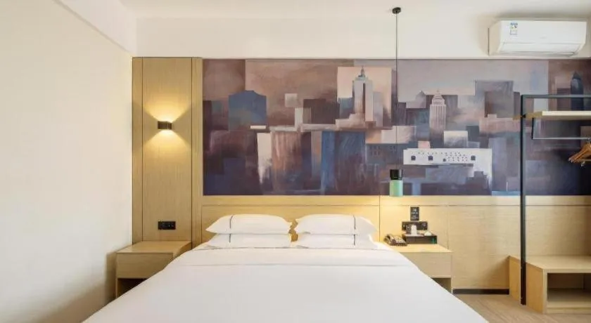 Bed in City Comfort Inn Wuhan Optics Valley OuYada Yangjiawan Metro Station