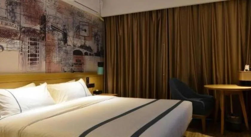 Bed in City Comfort Inn Wuhan Optics Valley OuYada Yangjiawan Metro Station