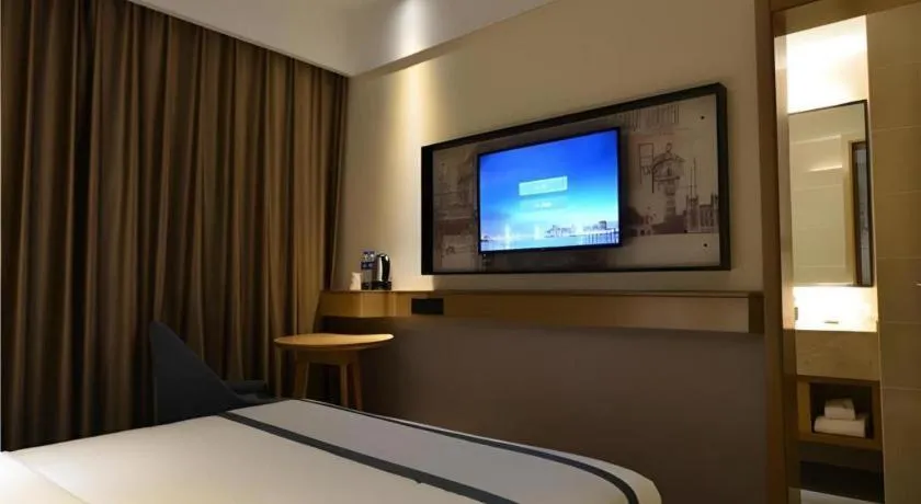 Bed in City Comfort Inn Wuhan Optics Valley OuYada Yangjiawan Metro Station