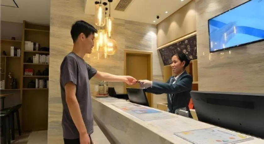 City Comfort Inn Wuhan Optics Valley OuYada Yangjiawan Metro Station