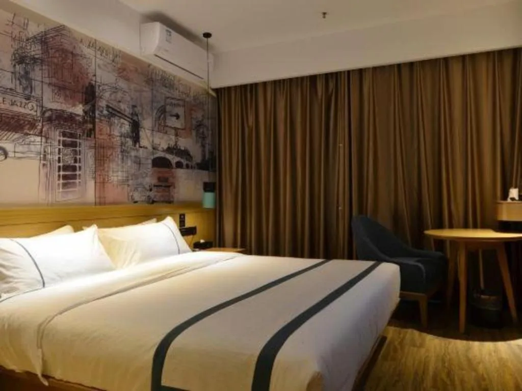 Bed in City Comfort Inn Wuhan Optics Valley OuYada Yangjiawan Metro Station