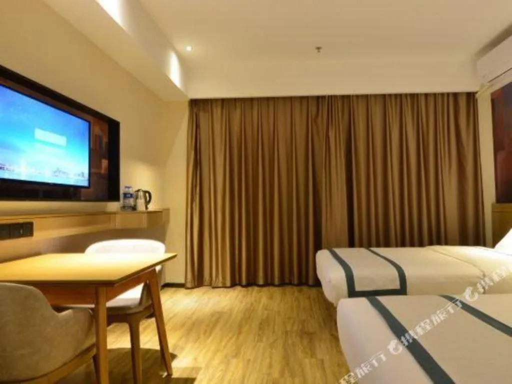 Bed in City Comfort Inn Wuhan Optics Valley OuYada Yangjiawan Metro Station