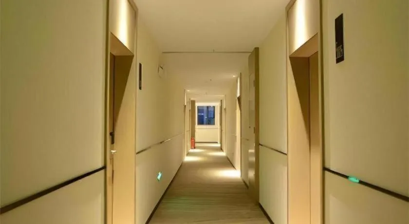 City Comfort Inn Wuhan Optics Valley OuYada Yangjiawan Metro Station