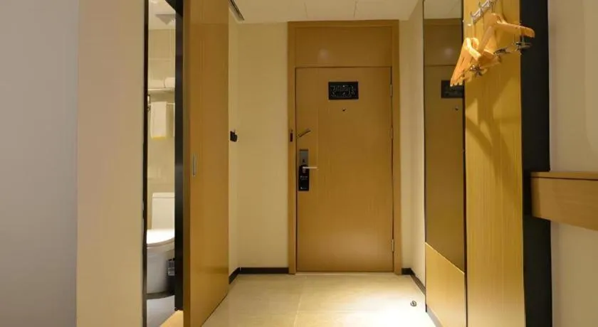 City Comfort Inn Wuhan Optics Valley OuYada Yangjiawan Metro Station