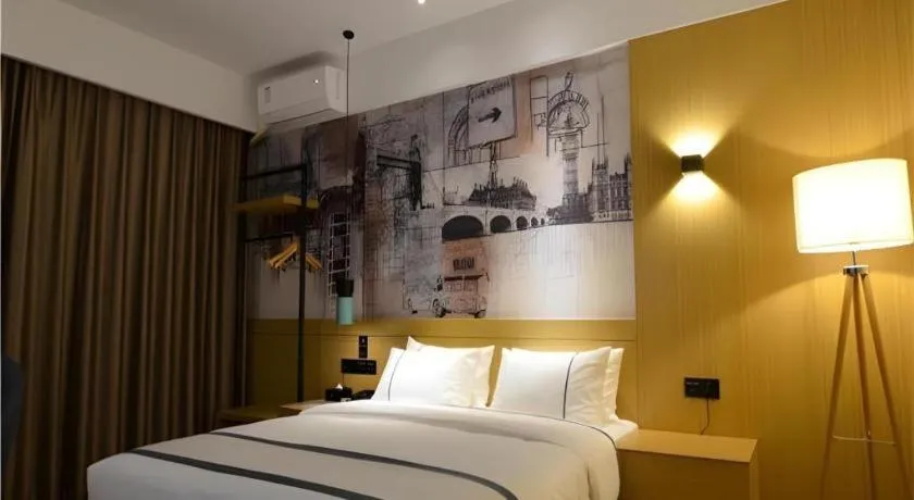 Bed in City Comfort Inn Wuhan Optics Valley OuYada Yangjiawan Metro Station