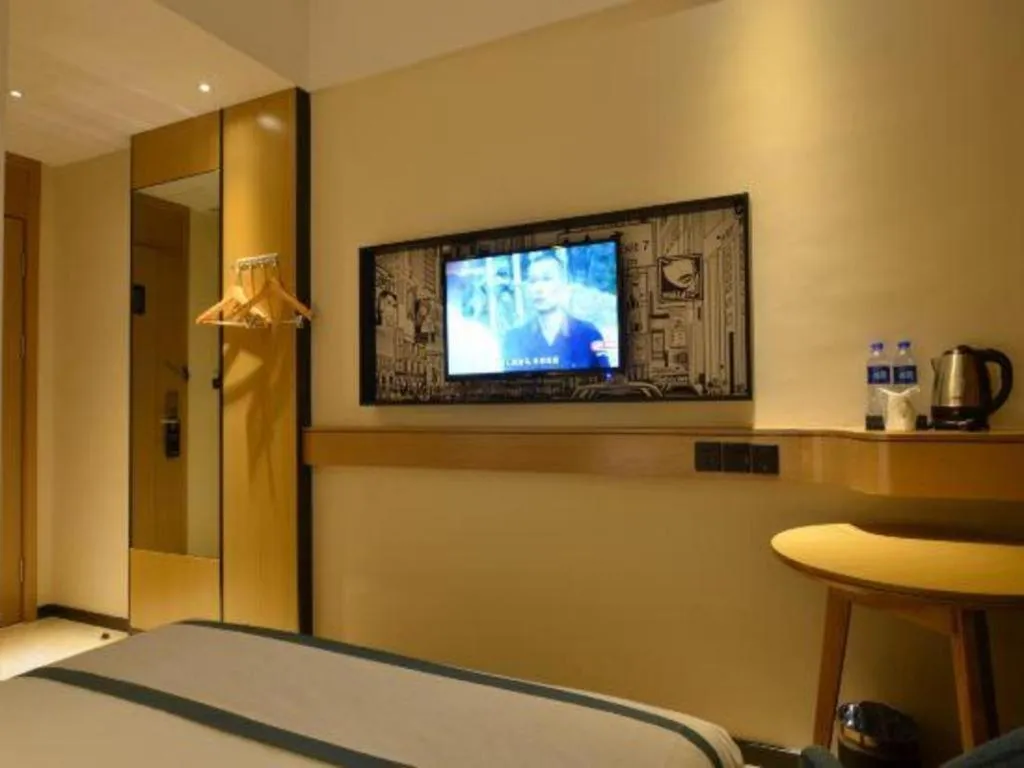 Bed in City Comfort Inn Wuhan Optics Valley OuYada Yangjiawan Metro Station