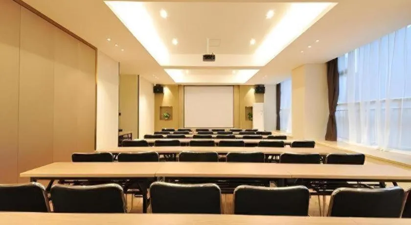 City Comfort Inn Chengdu Wenjiang University Town Fengxi River Metro Station