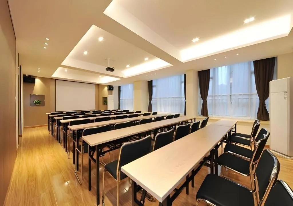 City Comfort Inn Chengdu Wenjiang University Town Fengxi River Metro Station