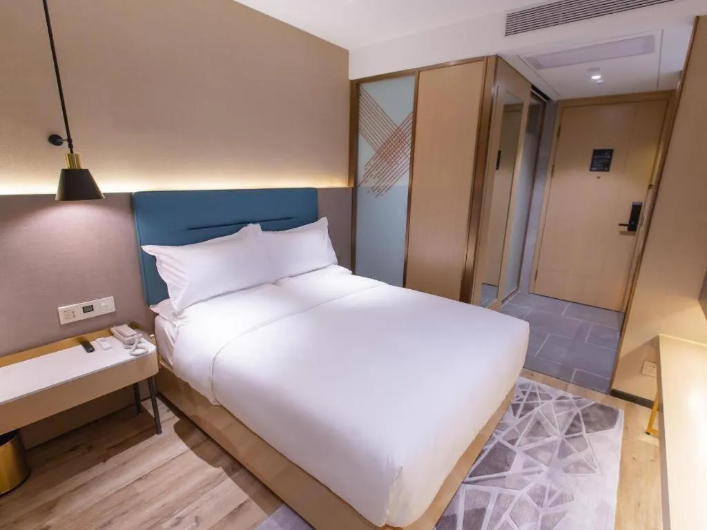 Bed in ZMAX Hotels Shenzhen Lianhuacun Metro Station