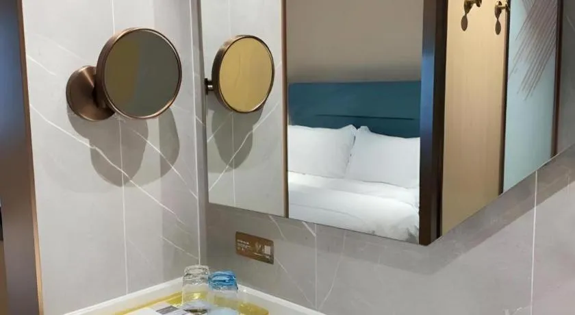 Bed in ZMAX Hotels Shenzhen Lianhuacun Metro Station