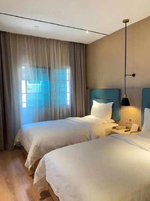 Bed in ZMAX Hotels Shenzhen Lianhuacun Metro Station