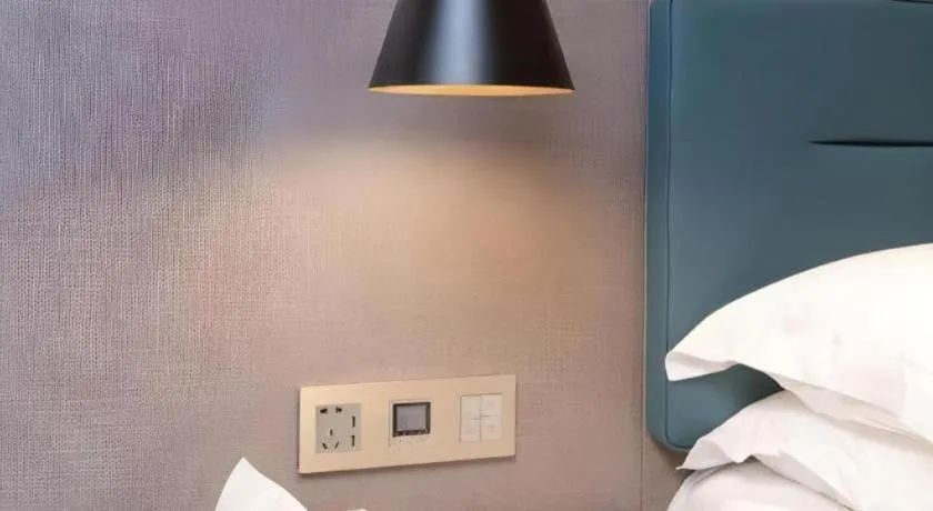 Bed in ZMAX Hotels Shenzhen Lianhuacun Metro Station