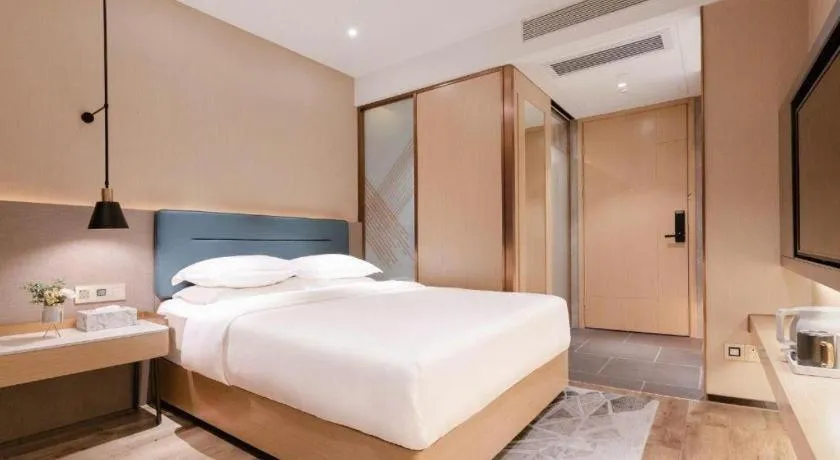 Bed in ZMAX Hotels Shenzhen Lianhuacun Metro Station