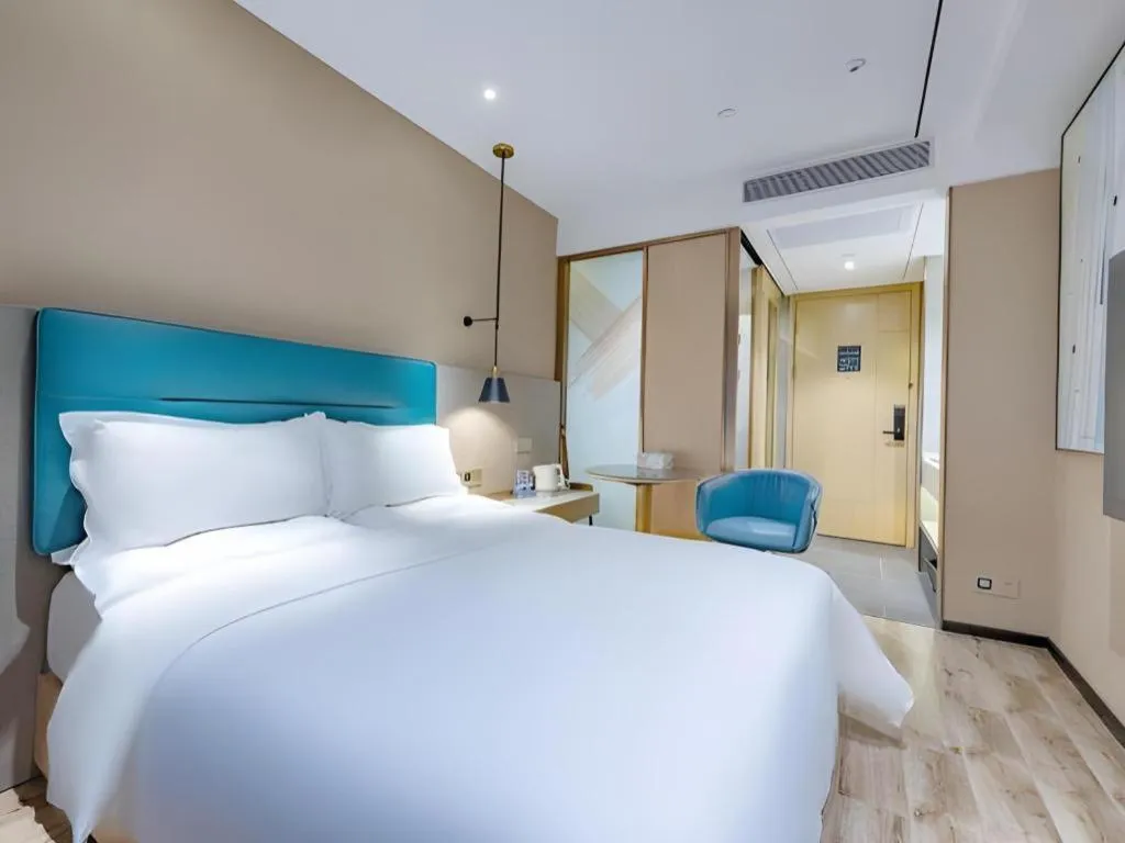 Bed in ZMAX Hotels Shenzhen Lianhuacun Metro Station