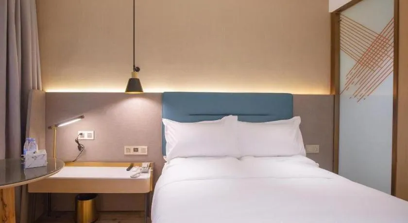 Bed in ZMAX Hotels Shenzhen Lianhuacun Metro Station