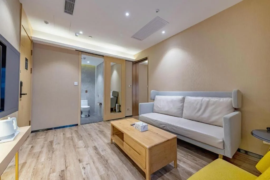 Bed in ZMAX Hotels Shenzhen Lianhuacun Metro Station