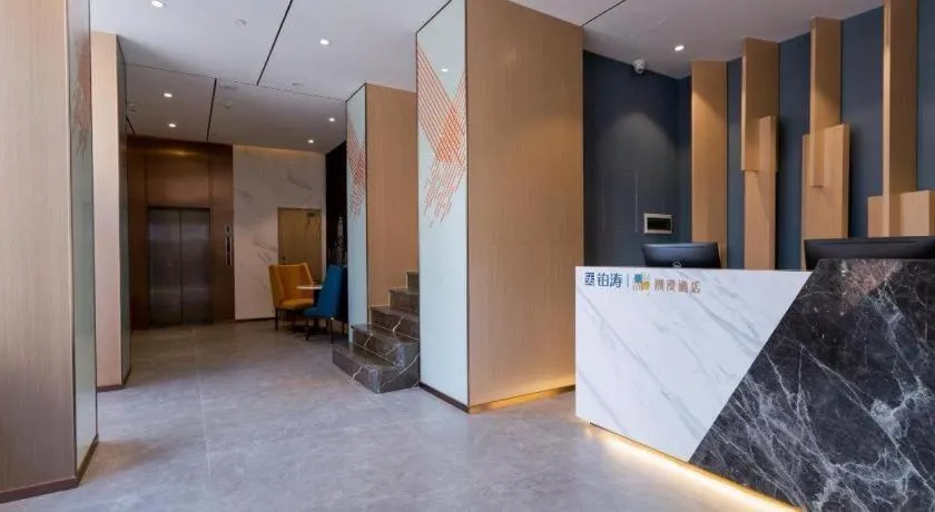 ZMAX Hotels Shenzhen Lianhuacun Metro Station