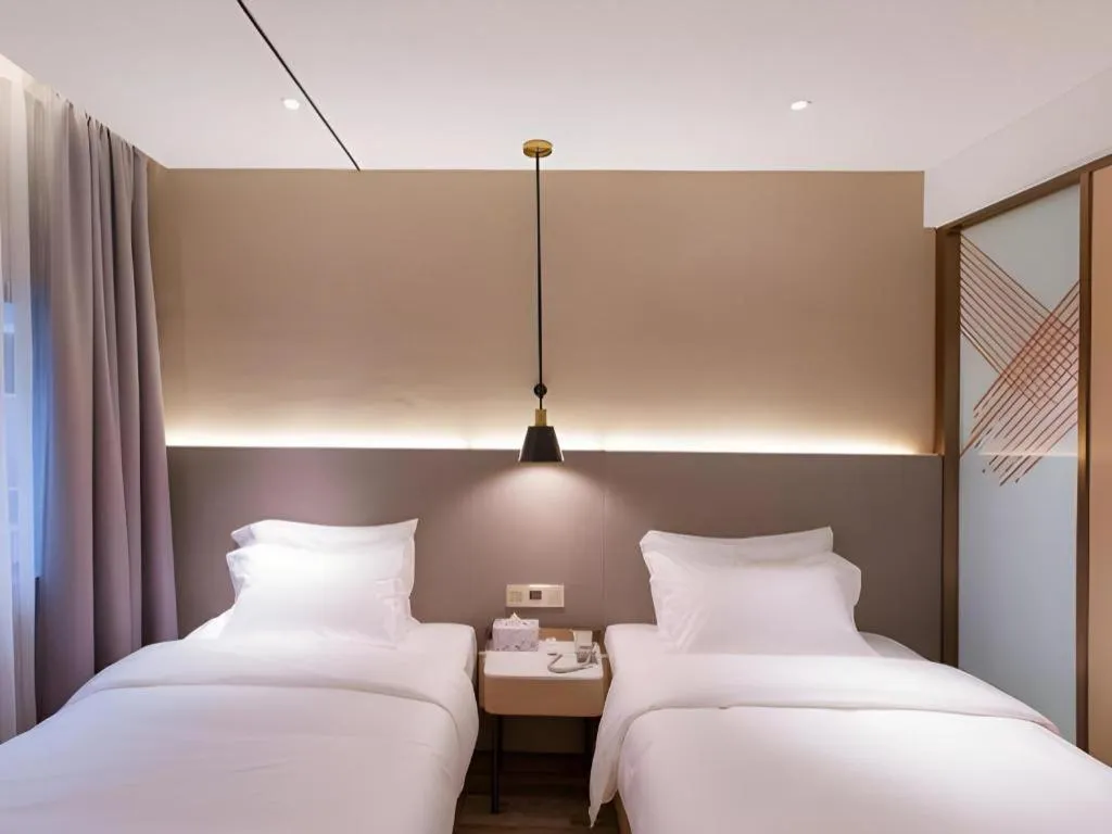 Bed in ZMAX Hotels Shenzhen Lianhuacun Metro Station