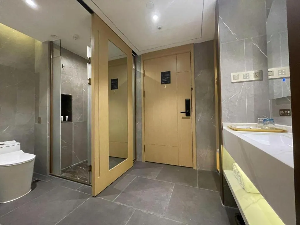 ZMAX Hotels Shenzhen Lianhuacun Metro Station